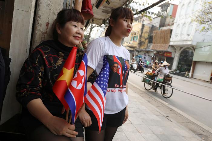 Trump y Kim se cruzan buenos deseos en su primera toma de contacto en Hanoi