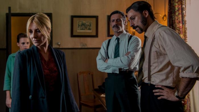 El creador de 'El Ministerio del Tiempo' recuerda esta "falta de respeto" de Revilla tras su no a Sánchez