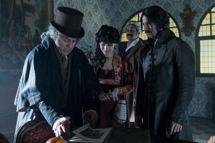 El creador de 'El Ministerio del Tiempo' recuerda esta "falta de respeto" de Revilla tras su no a Sánchez