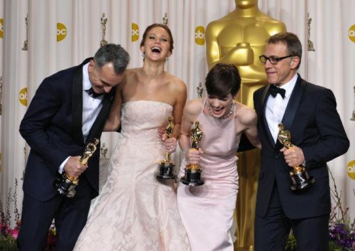 Anécdotas Oscar 2013: del vídeo "os hemos visto las tetas" a las muletas y el hambre en la alfombra roja (FOTOS, GIF, VÍDEOS)