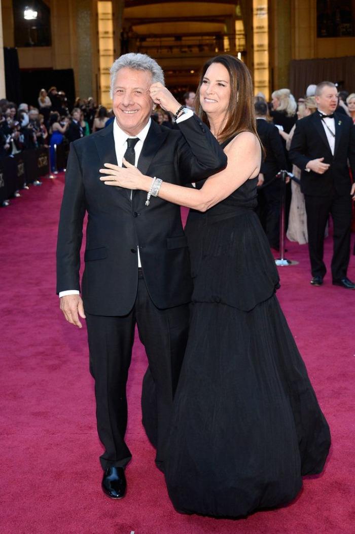 Jennifer Lawrence se cayó en los Oscar porque estaba pensando en tartas (FOTOS, VIDEO, GIFS)