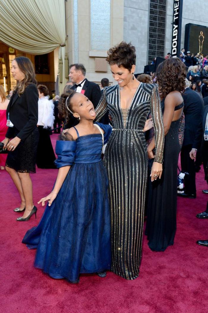 Jennifer Lawrence se cayó en los Oscar porque estaba pensando en tartas (FOTOS, VIDEO, GIFS)