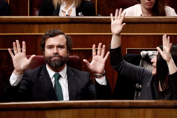'Los soñadores' Sánchez y Rufián, juntos de la mano en un nuevo grafiti de Tvboy