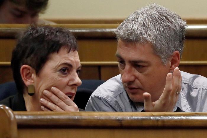 'Los soñadores' Sánchez y Rufián, juntos de la mano en un nuevo grafiti de Tvboy