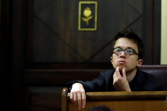 'Los soñadores' Sánchez y Rufián, juntos de la mano en un nuevo grafiti de Tvboy