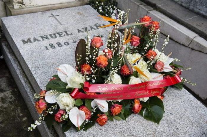 Zapatero visita la tumba de Azaña: "Tenía una deuda conmigo mismo"