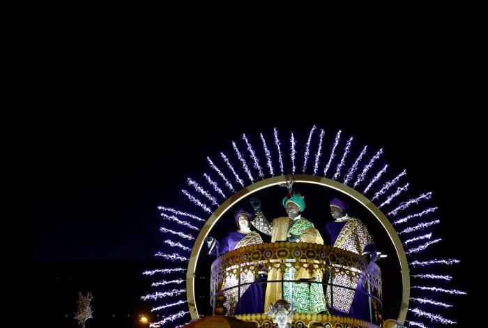 "No se puede ser más bestia": indignación por los objetos tirados en una cabalgata de Reyes de Andalucía