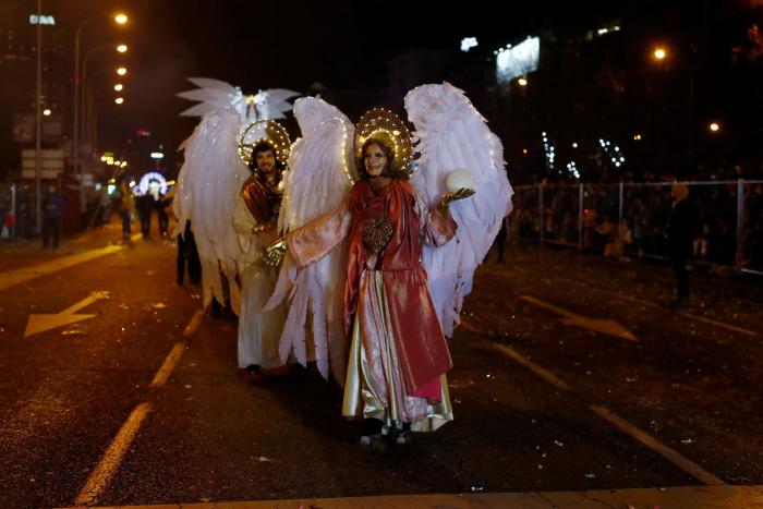 "No se puede ser más bestia": indignación por los objetos tirados en una cabalgata de Reyes de Andalucía
