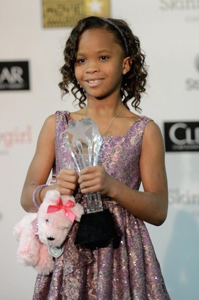 Bolsos-perro de Quvenzhané Wallis: el peluche como completo en la alfombra roja de los Oscar (FOTOS)