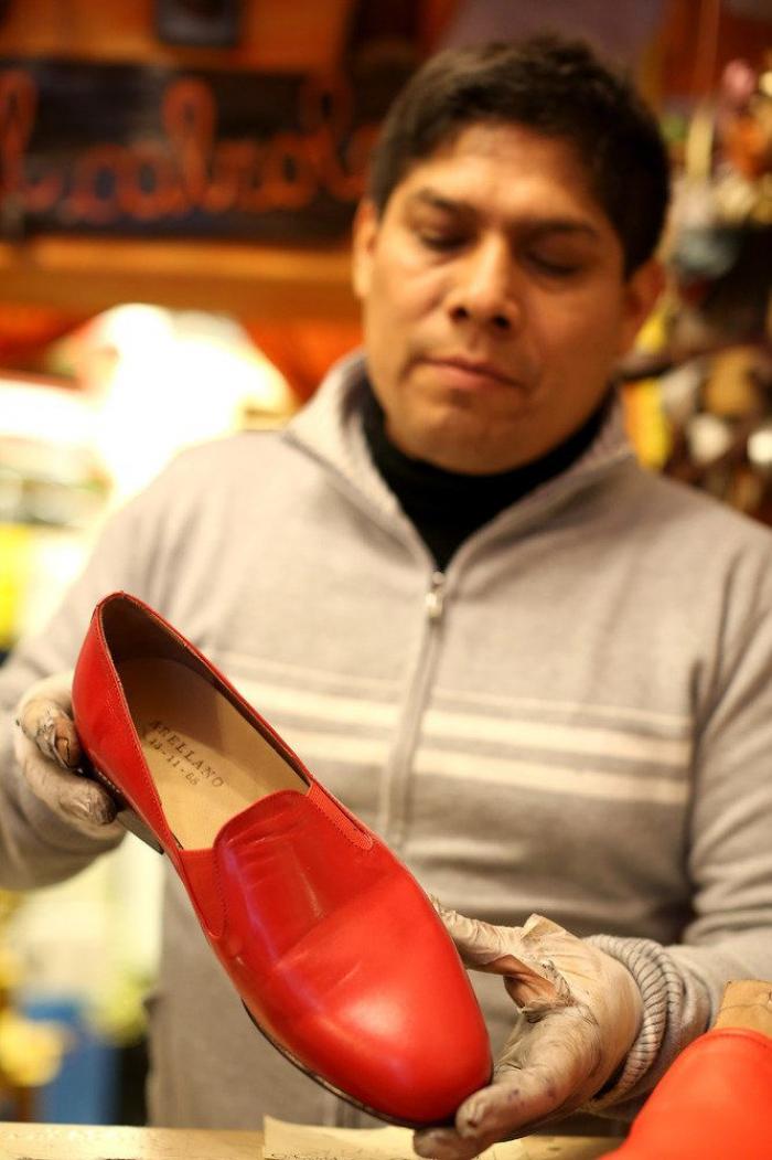 Antonio Arellano: el artesano peruano que fabrica los zapatos rojos del papa (FOTOS)