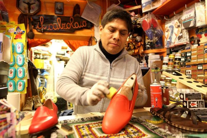 Antonio Arellano: el artesano peruano que fabrica los zapatos rojos del papa (FOTOS)
