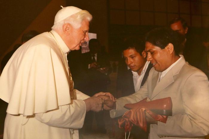 Antonio Arellano: el artesano peruano que fabrica los zapatos rojos del papa (FOTOS)