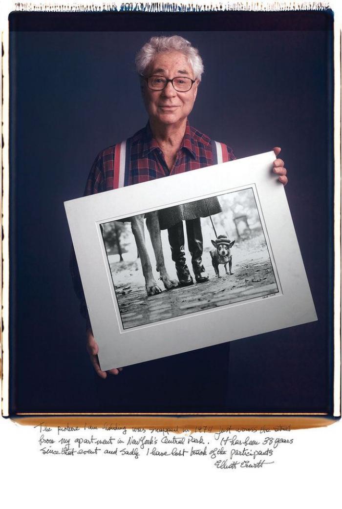 Fotos famosas del siglo XX y XXI: los autores de iconos fotográficos posan con sus obras