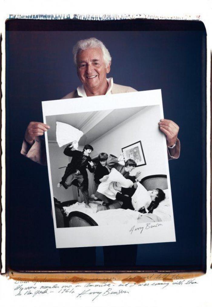 Fotos famosas del siglo XX y XXI: los autores de iconos fotográficos posan con sus obras