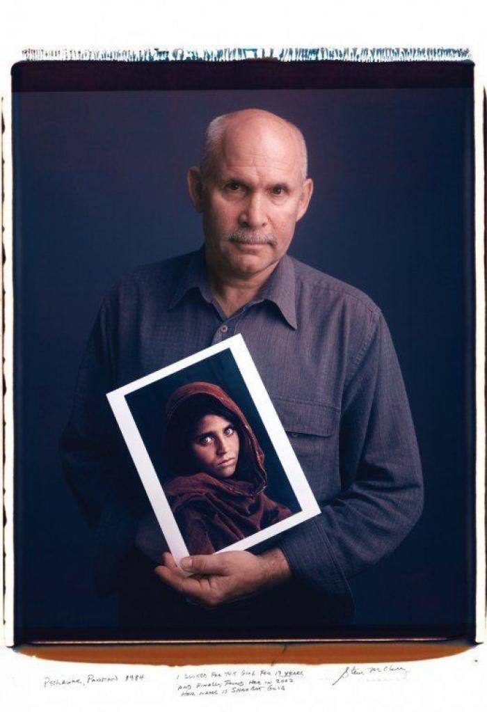 Fotos famosas del siglo XX y XXI: los autores de iconos fotográficos posan con sus obras