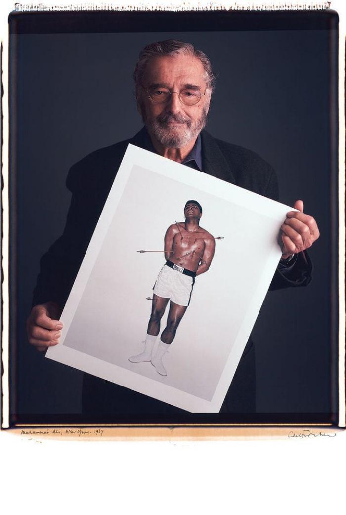 Fotos famosas del siglo XX y XXI: los autores de iconos fotográficos posan con sus obras