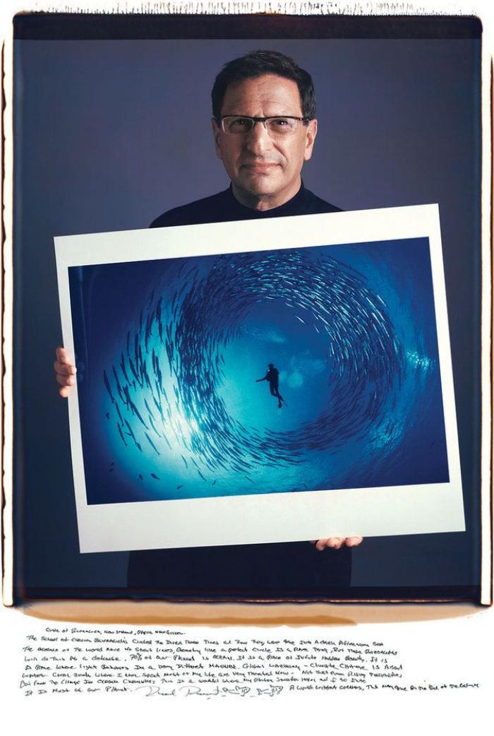 Fotos famosas del siglo XX y XXI: los autores de iconos fotográficos posan con sus obras