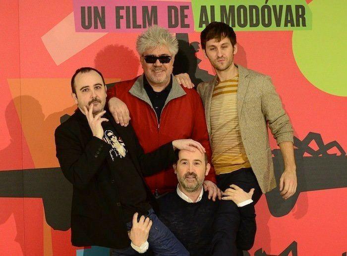 'Los amantes pasajeros': las dispares críticas de la nueva película de Almodóvar, en un vistazo (FOTOS)