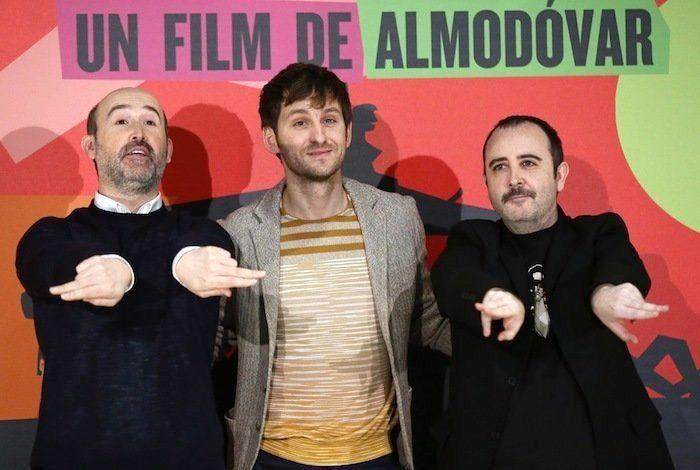 'Los amantes pasajeros': las dispares críticas de la nueva película de Almodóvar, en un vistazo (FOTOS)