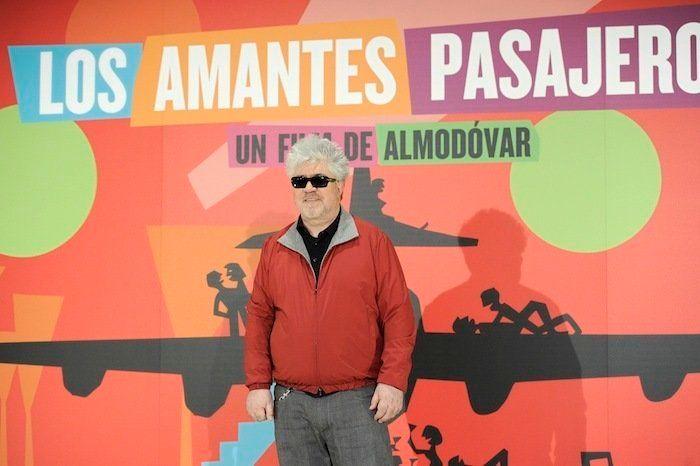 'Los amantes pasajeros': las dispares críticas de la nueva película de Almodóvar, en un vistazo (FOTOS)