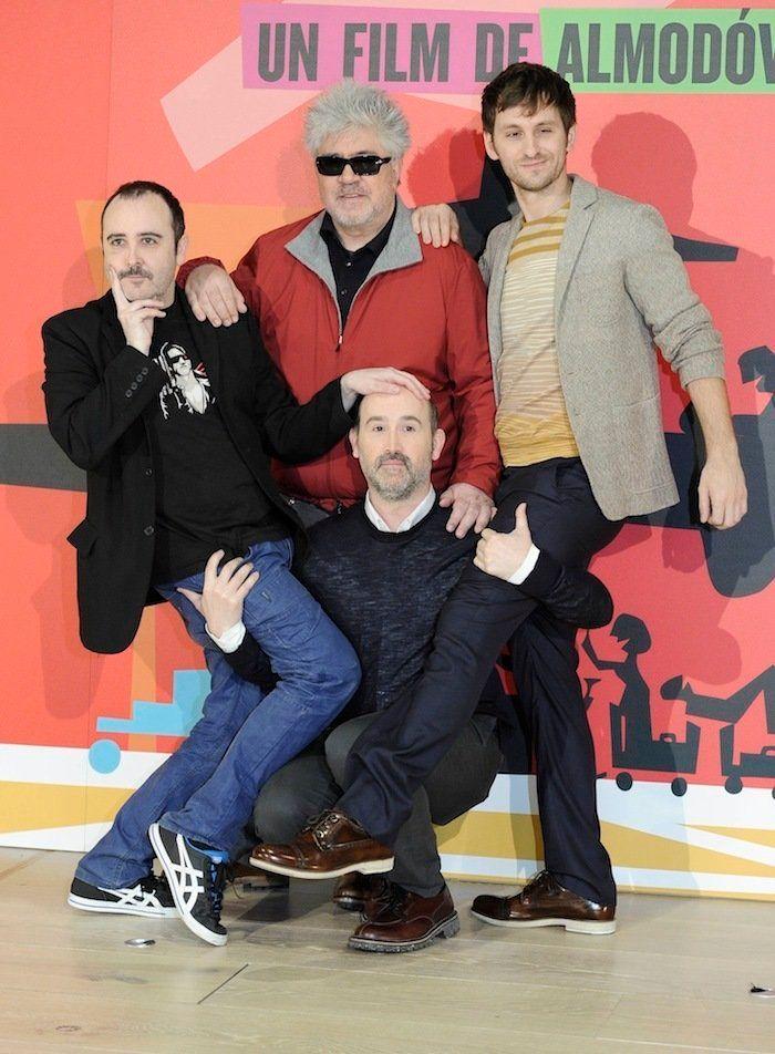 'Los amantes pasajeros': las dispares críticas de la nueva película de Almodóvar, en un vistazo (FOTOS)