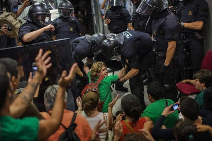 Colau negocia un acuerdo de gobierno con Maragall y no aclara si aceptará los votos de Valls
