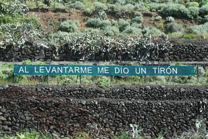 'Anoniman': el hombre que acumula fans colgando frases en una montaña de Tenerife