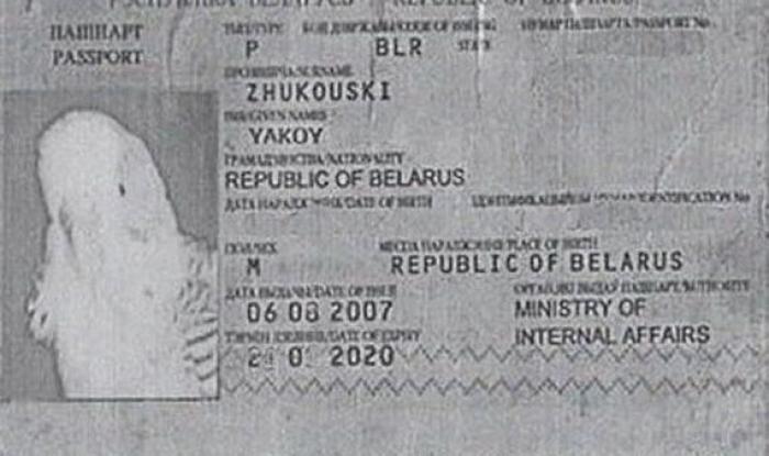 El candidato friki de Canadá que pide el voto mientras lucha contra dragones y robots