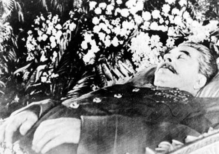 Chávez y otros 9 líderes mundiales, cadáveres exquisitos (y embalsamados) para la historia