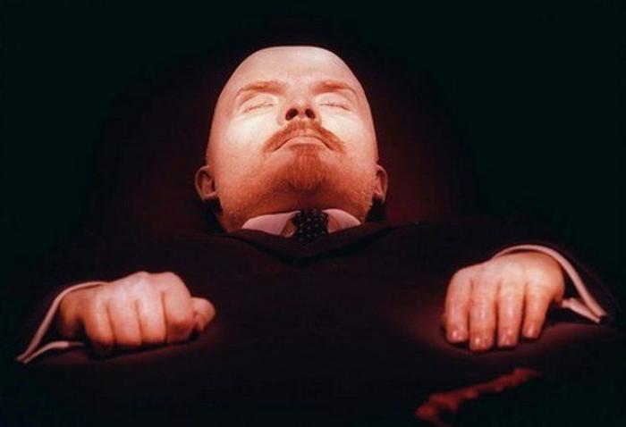 Chávez y otros 9 líderes mundiales, cadáveres exquisitos (y embalsamados) para la historia