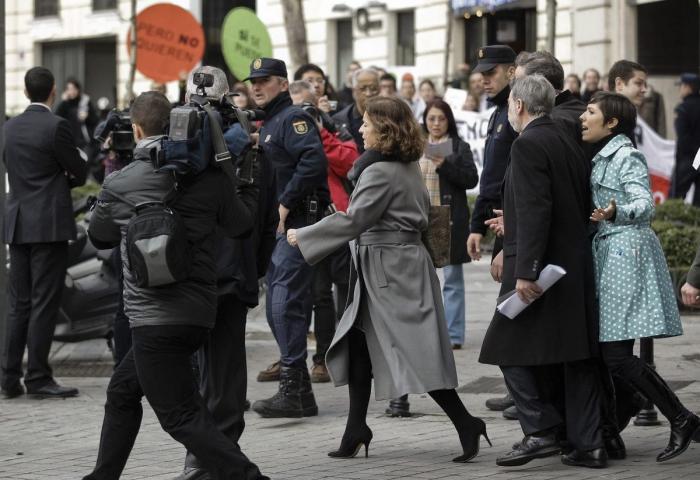 Cospedal se acoge a su derecho a no declarar en la comisión parlamentaria de la 'Kitchen'