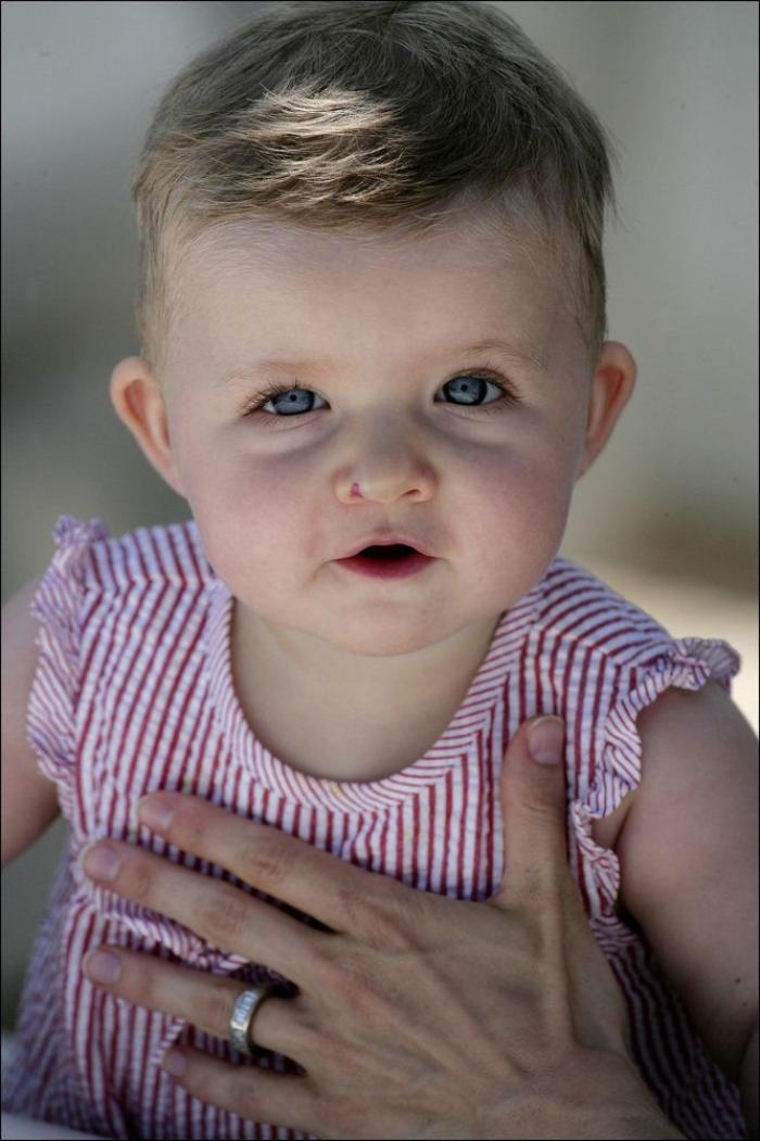 Las dos Españas, resumidas en los abrigos de las infantas para el desfile de la Fiesta Nacional