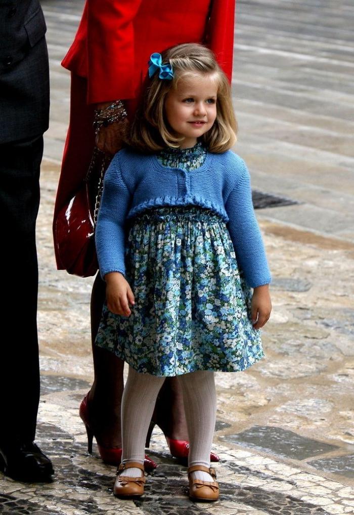 Las dos Españas, resumidas en los abrigos de las infantas para el desfile de la Fiesta Nacional