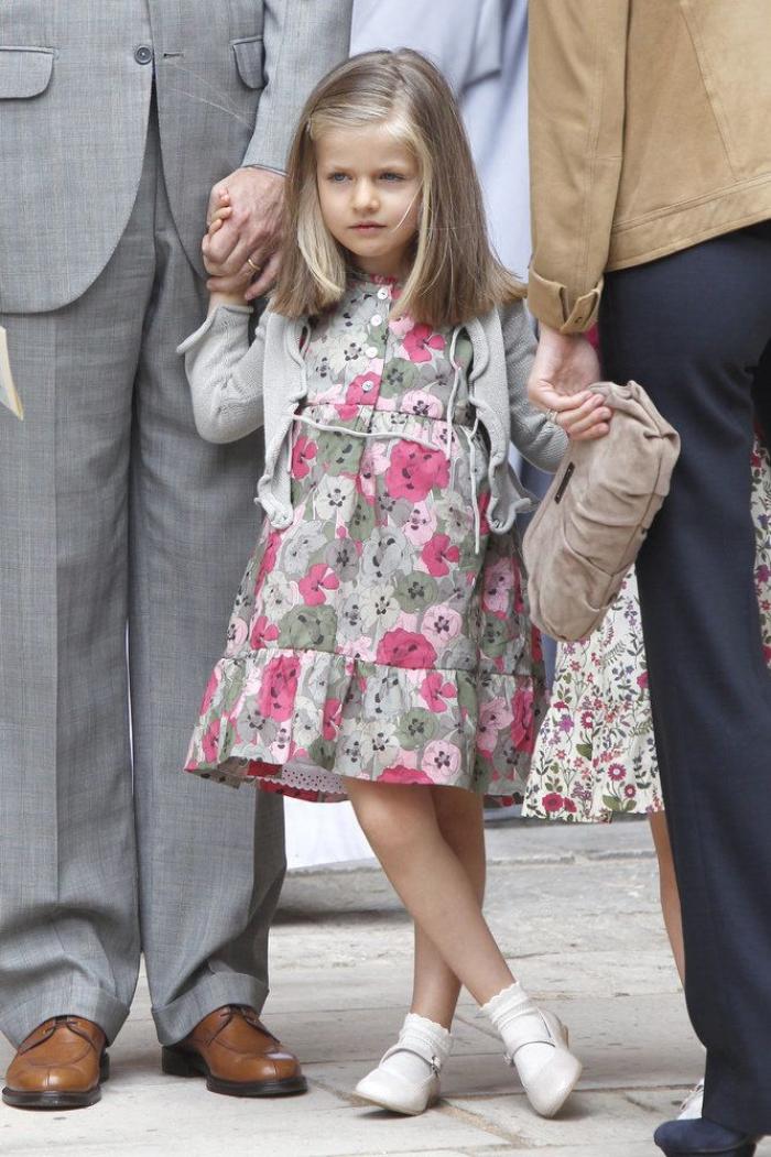 Las dos Españas, resumidas en los abrigos de las infantas para el desfile de la Fiesta Nacional