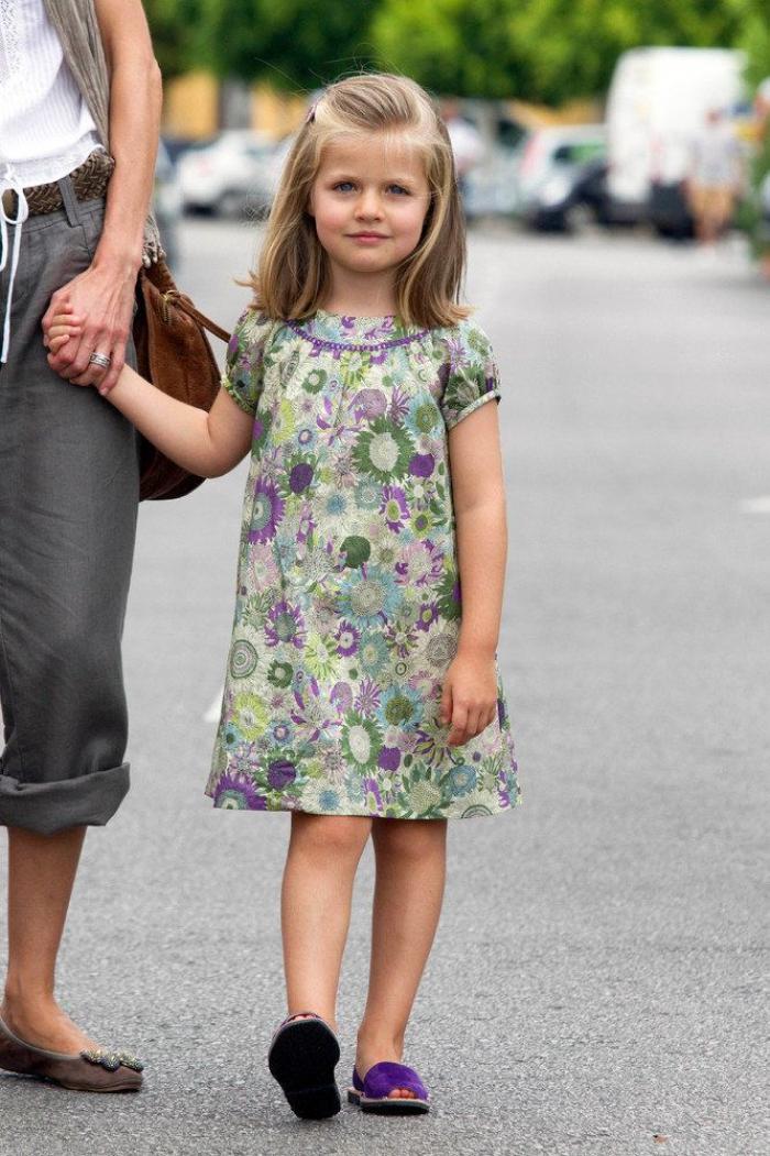 Las dos Españas, resumidas en los abrigos de las infantas para el desfile de la Fiesta Nacional