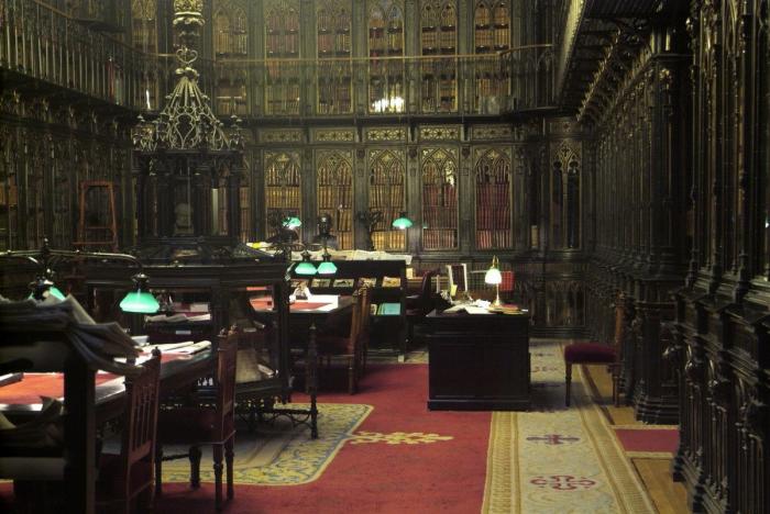 Dos millones de euros para el servicio de taxi para los senadores en Madrid