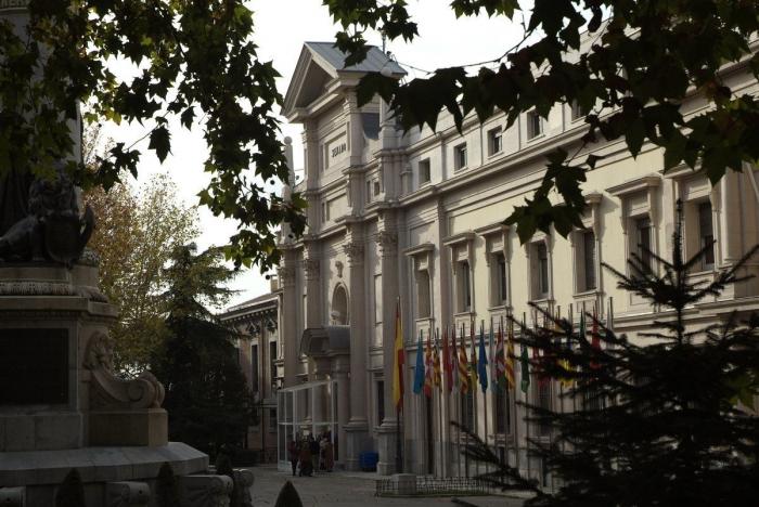 Dos millones de euros para el servicio de taxi para los senadores en Madrid