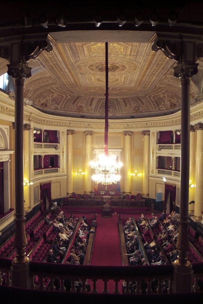 Dos millones de euros para el servicio de taxi para los senadores en Madrid