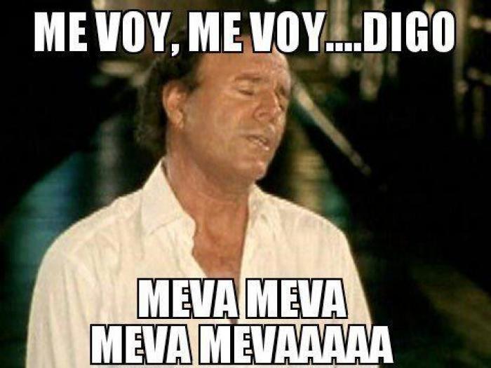 Julio Iglesias y Romeo Santos le cantan una bachata al pene