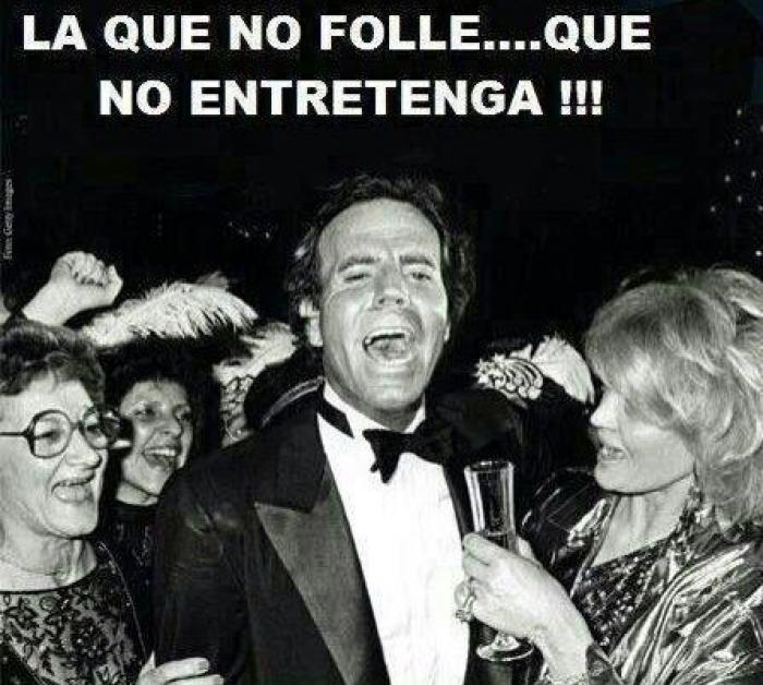 Julio Iglesias y Romeo Santos le cantan una bachata al pene