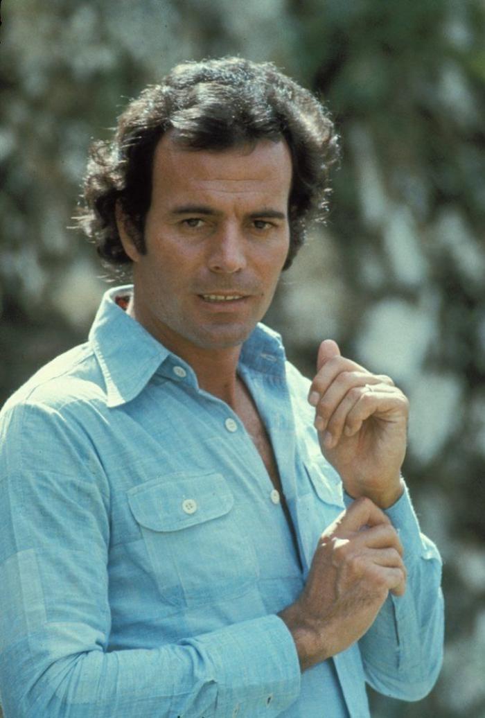 Hasta 15 objetos fueron analizados para determinar la paternidad de Julio Iglesias