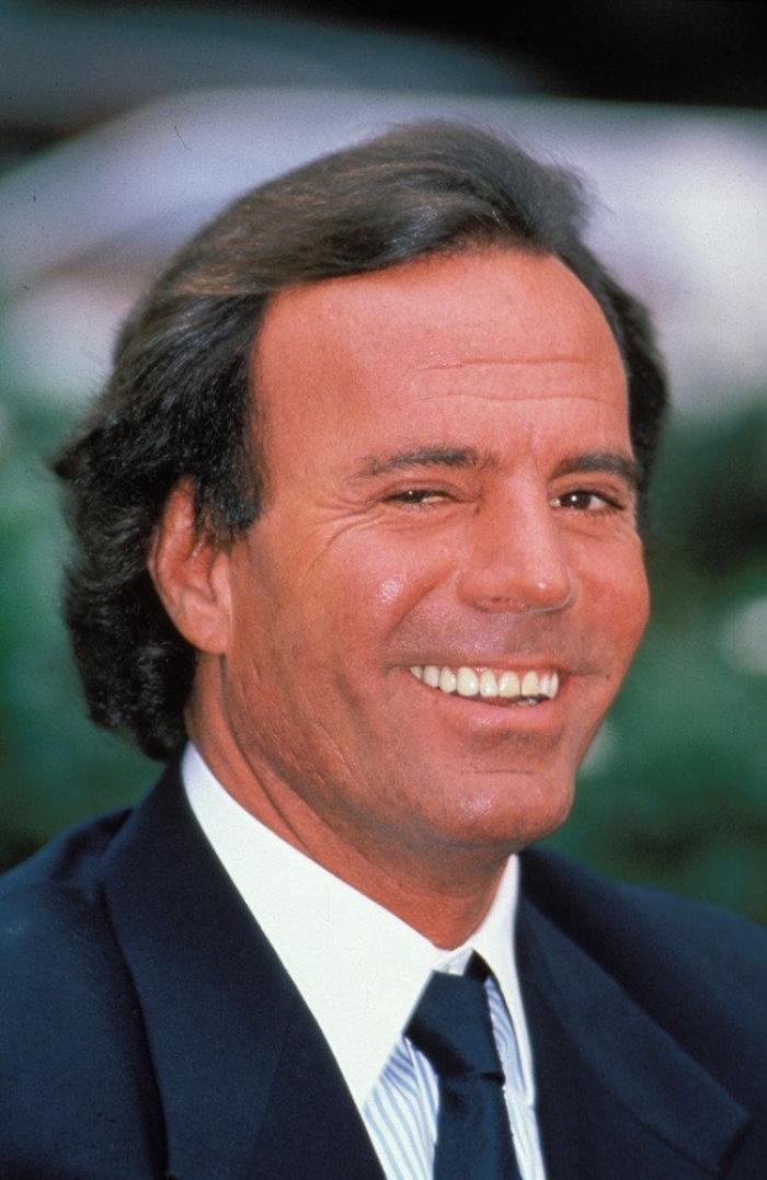 Hasta 15 objetos fueron analizados para determinar la paternidad de Julio Iglesias