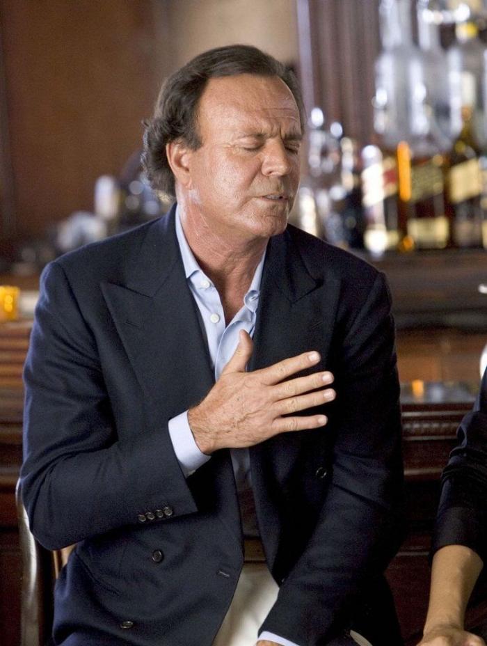 Hasta 15 objetos fueron analizados para determinar la paternidad de Julio Iglesias