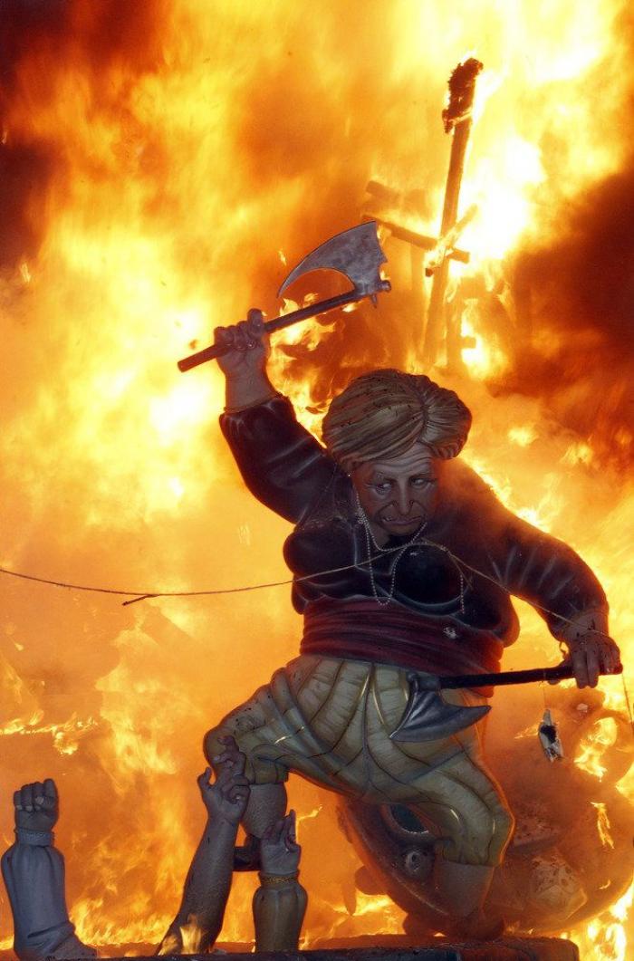 Fotos Fallas 2013: a la hoguera con Merkel y otras 12 cosas ardiendo (FOTOS)