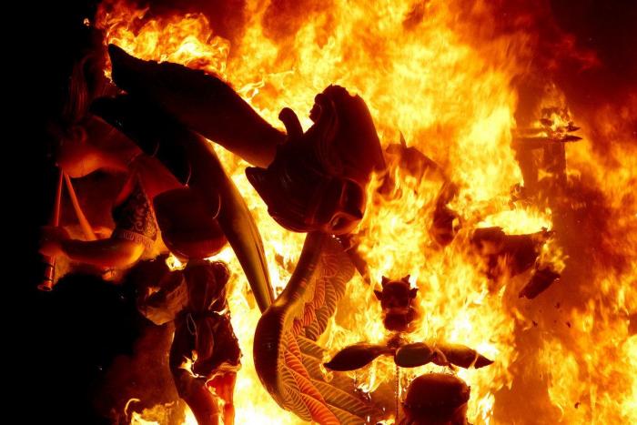 Fotos Fallas 2013: a la hoguera con Merkel y otras 12 cosas ardiendo (FOTOS)