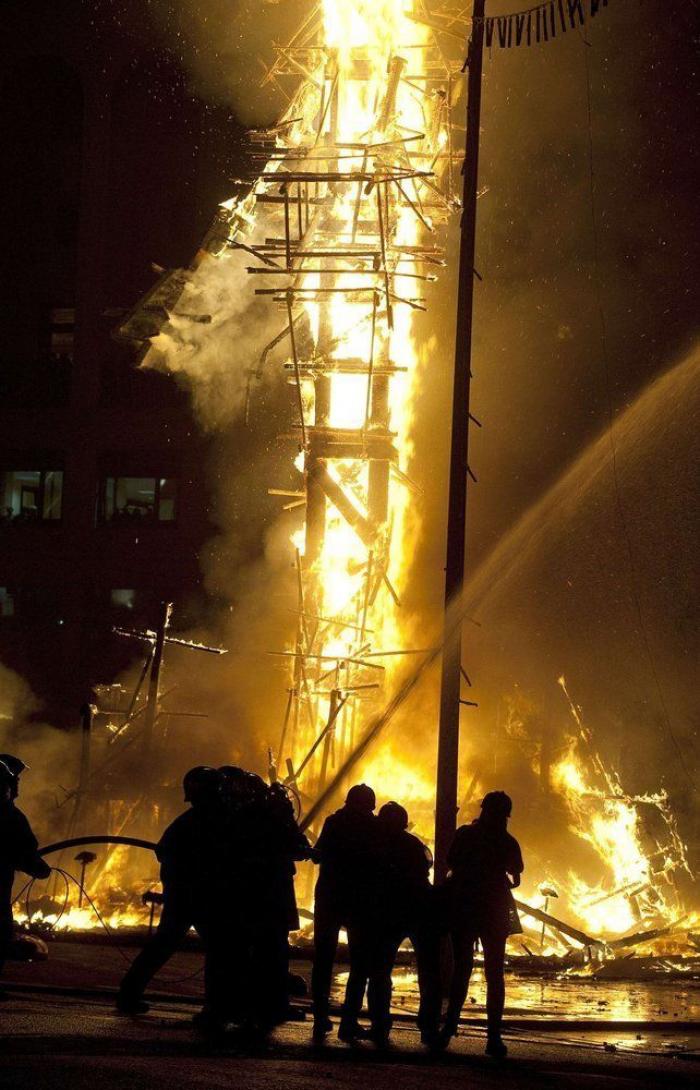 Fotos Fallas 2013: a la hoguera con Merkel y otras 12 cosas ardiendo (FOTOS)