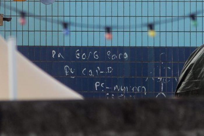 Banksy ordena desmantelar su parque Dismaland y construir refugios para los inmigrantes de Calais con los materiales