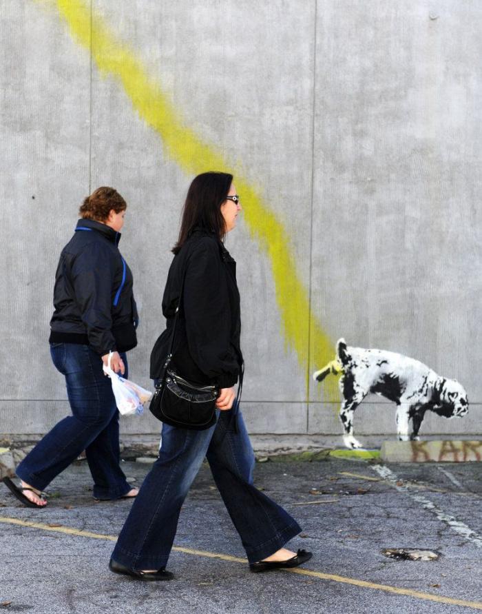 El mural navideño de Banksy que remueve conciencias sobre las personas sin hogar