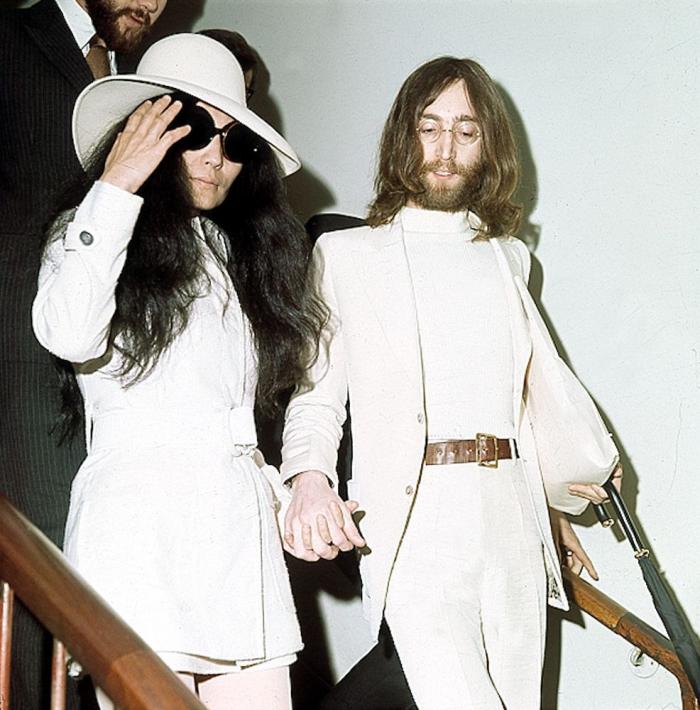 Yoko Ono tuitea una foto de las gafas de John Lennon para protestar contra el uso de armas (FOTOS)