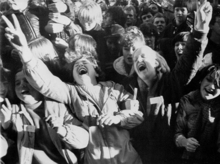Yoko Ono tuitea una foto de las gafas de John Lennon para protestar contra el uso de armas (FOTOS)